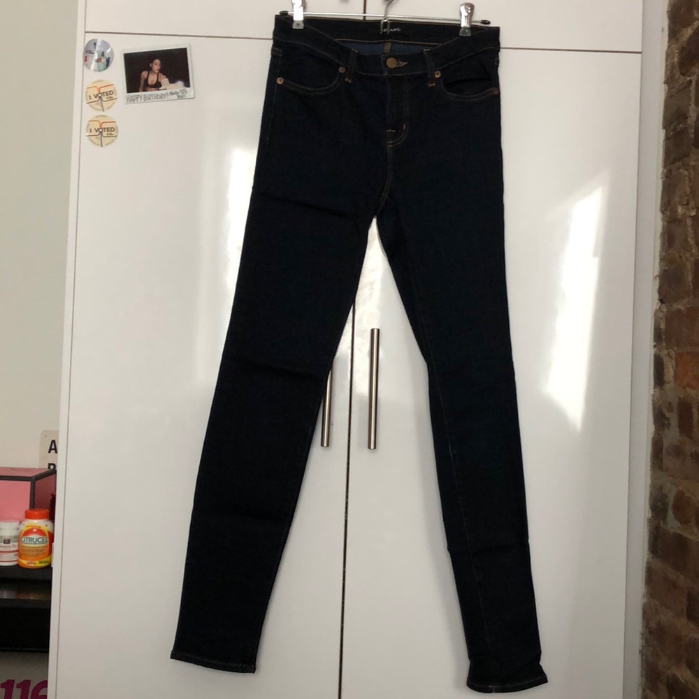 Amazing and classic skinny jbrand jeans!